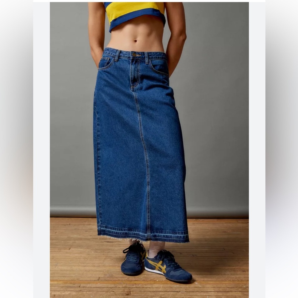 BDG Theo Denim A-Line Midi Skirt Back slit Raw hem Size Small